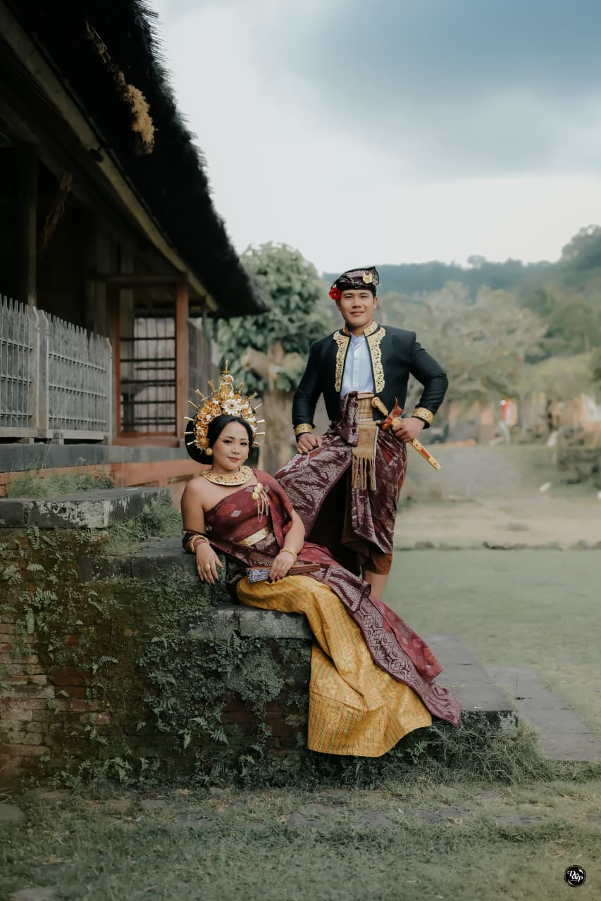 GUNGDE & MAYA